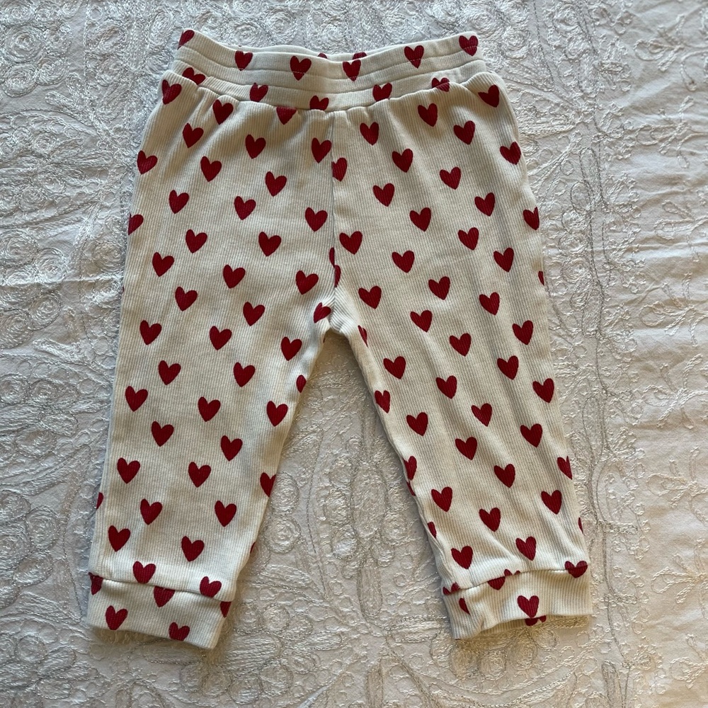 GUC Kate Quinn Organic Cotton White Jogger Pants with Red Heart Pattern Sz 12-18